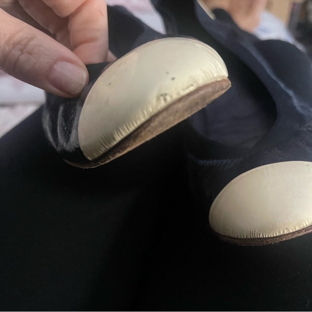 CHANEL Navy and Cream Flats - Picture 9 of 16